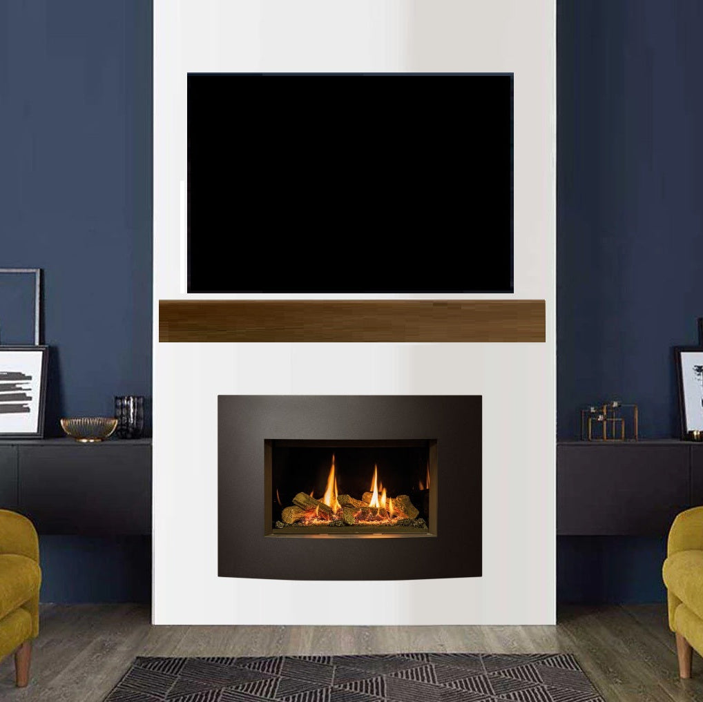 Modern living room with a fireplace and flat-screen TV against a blue wall Riva2 600 VERVE