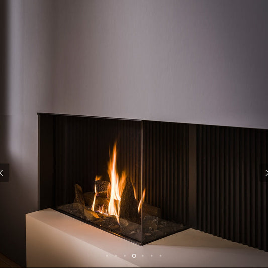 Trimline TL83-2R Right Hand Corner Gas Fire Balanced Flue ,Burning Logs ,Black Glass Liners.